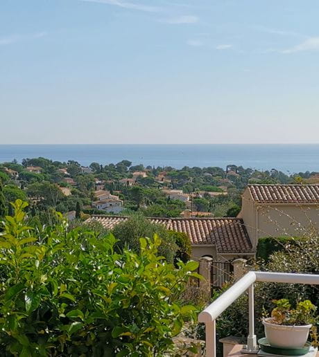 A VENDRE VILLA VUE MER 4 PIECES  2/3 CHAMBRES AVEC TERRASSE JARDIN ET GARAGE AUX ISSAMBRES