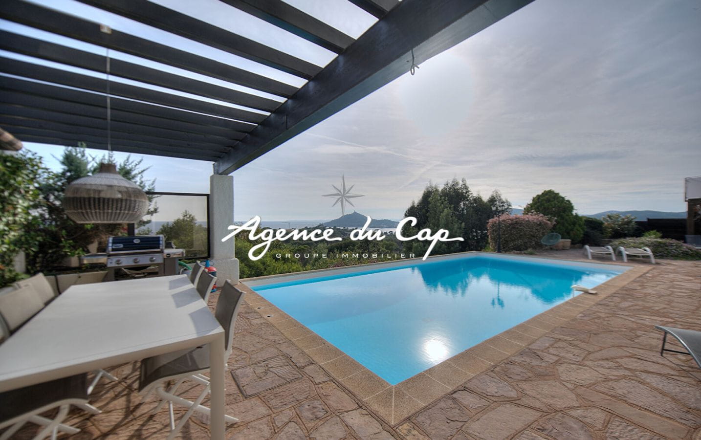 TRES BELLE VUE MER VILLA 4 CHAMBRES ENTIEREMENT RENOVEE AVEC PISCINE Image 5