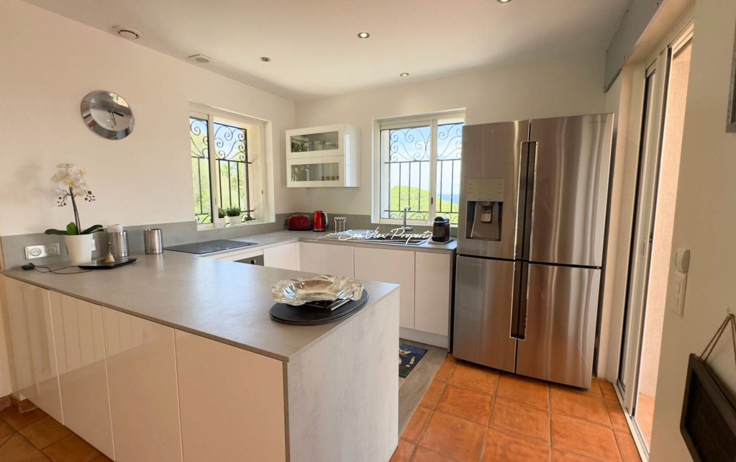 À VENDRE VILLA 8 PIÈCES DE 160 M² AVEC MAGNIFIQUE VUE SUR LA MER, PROCHE DES PLAGES À SAINTE-MAXIME Image 4