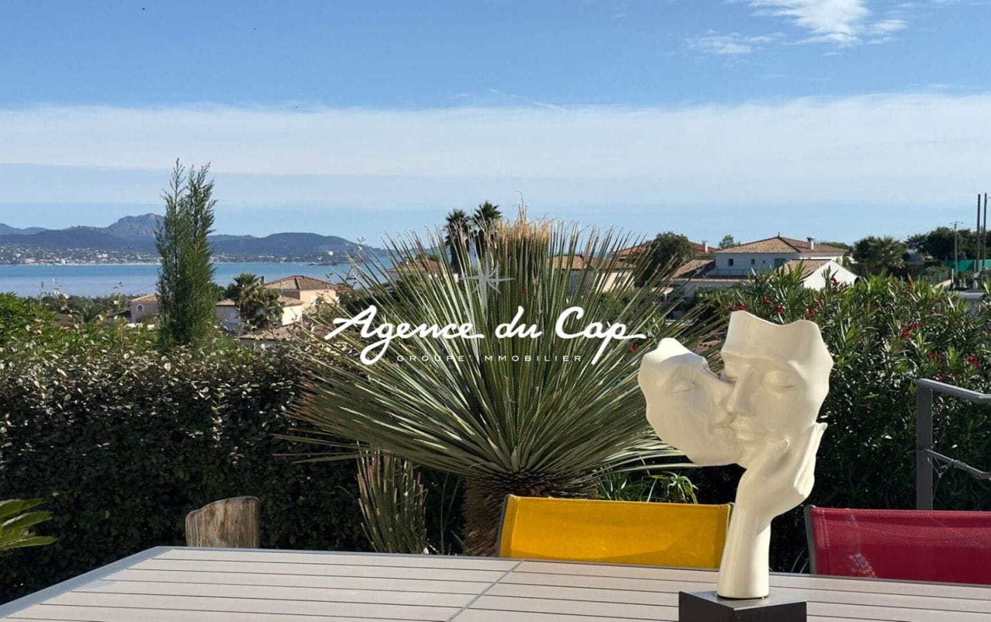 VILLA A VENDRE 148M2 AVEC PISCINE SOUS SOL JARDIN PAYSAGE ET VUE MER , A SAINT AYGULF Image 1