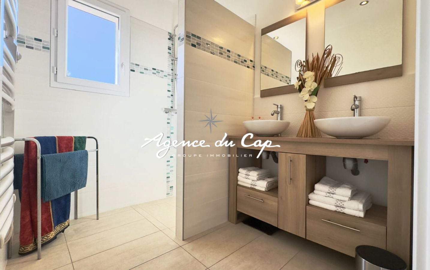 VILLA A VENDRE 148M2 AVEC PISCINE SOUS SOL JARDIN PAYSAGE ET VUE MER , A SAINT AYGULF Image 10