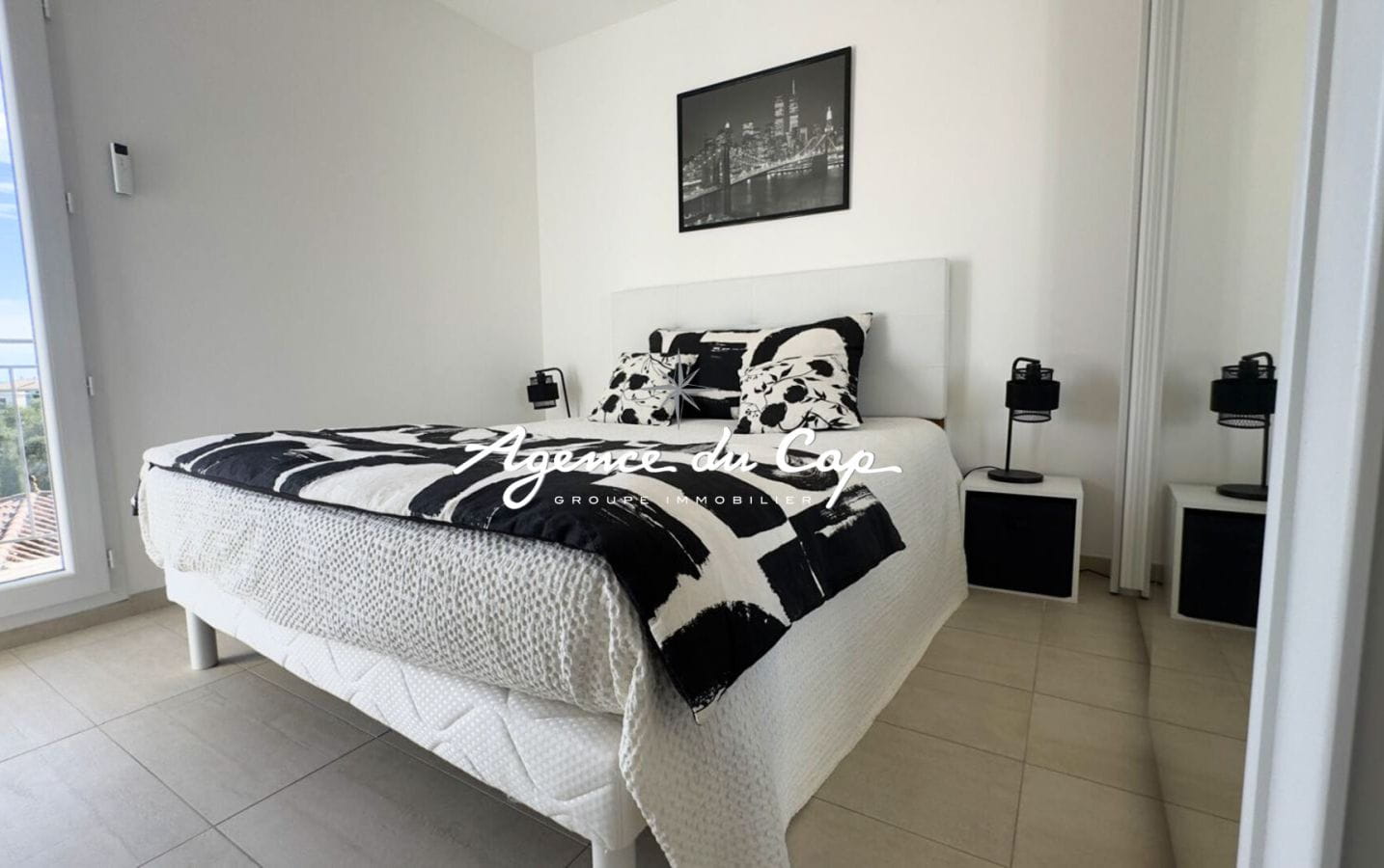 VILLA A VENDRE 148M2 AVEC PISCINE SOUS SOL JARDIN PAYSAGE ET VUE MER , A SAINT AYGULF Image 11