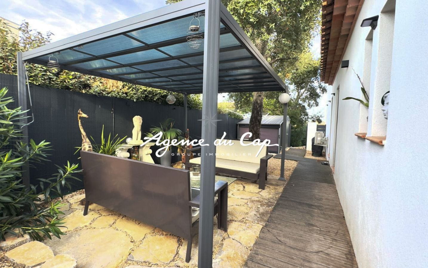 VILLA A VENDRE 148M2 AVEC PISCINE SOUS SOL JARDIN PAYSAGE ET VUE MER , A SAINT AYGULF Image 13