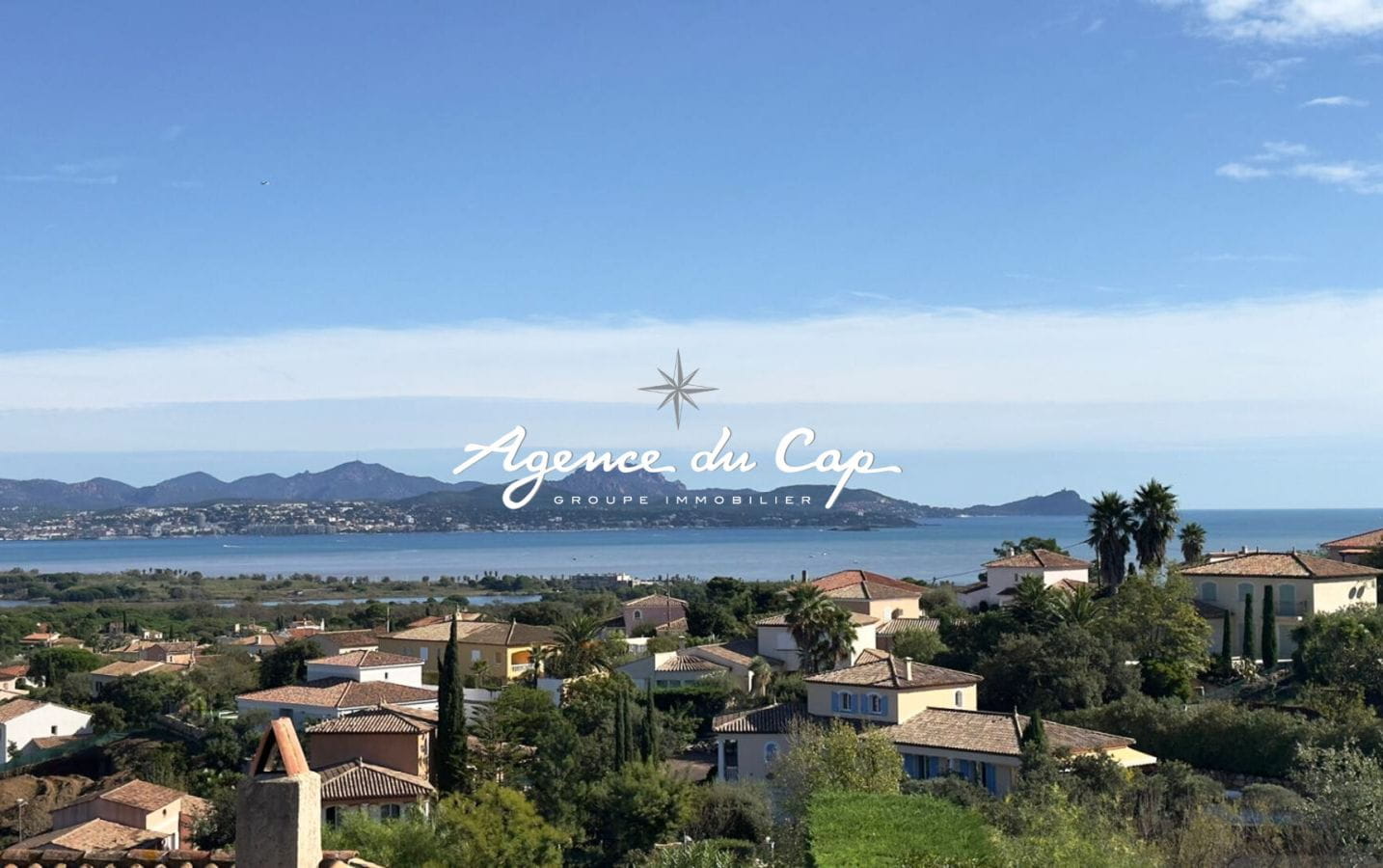 VILLA A VENDRE 148M2 AVEC PISCINE SOUS SOL JARDIN PAYSAGE ET VUE MER , A SAINT AYGULF Image 0