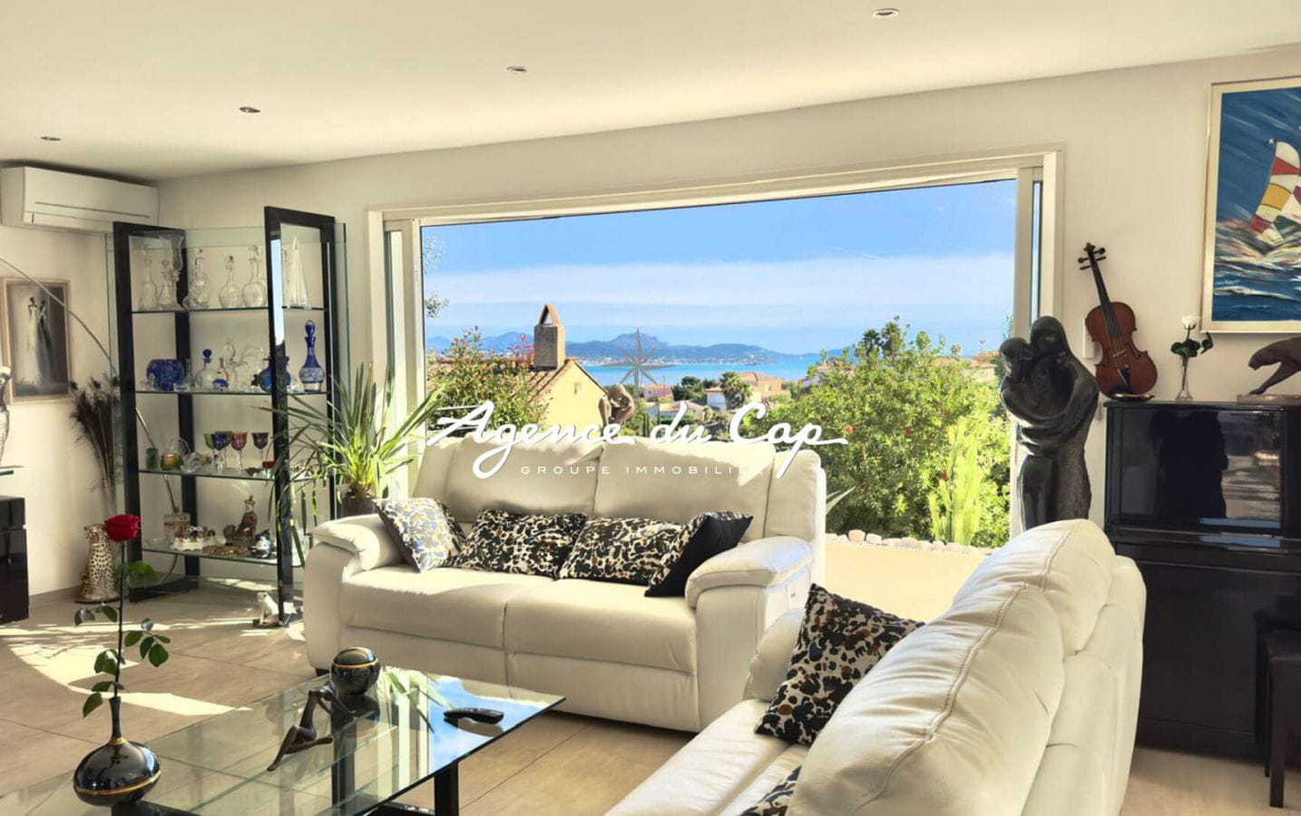 VILLA A VENDRE 148M2 AVEC PISCINE SOUS SOL JARDIN PAYSAGE ET VUE MER , A SAINT AYGULF Image 5