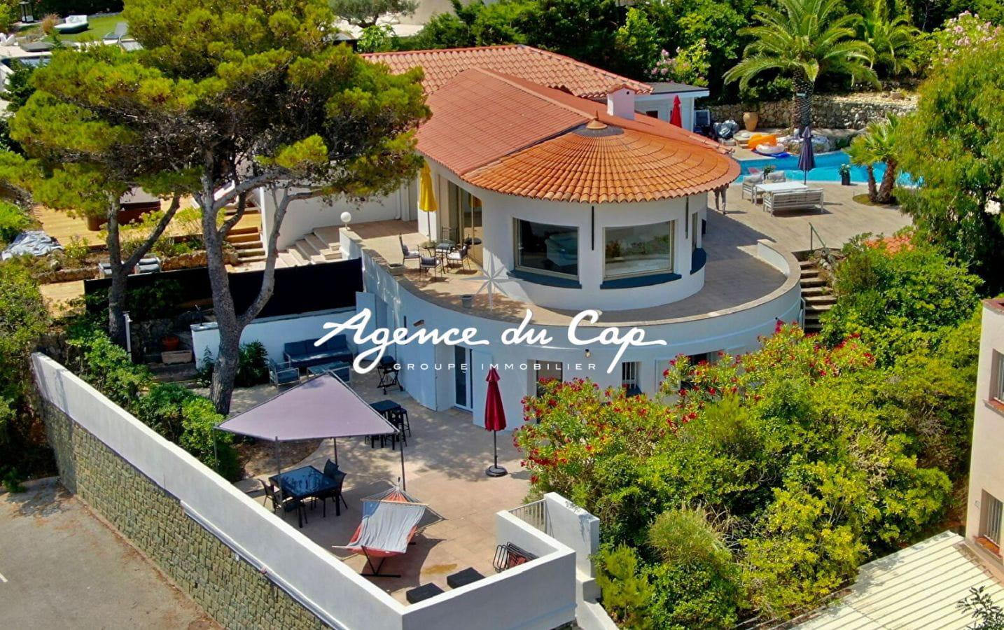 A VENDRE : Villa 6 pièces avec 4 chambres dont une suite parentale – Vue mer – Garage et piscine – Les Issambres Image 1