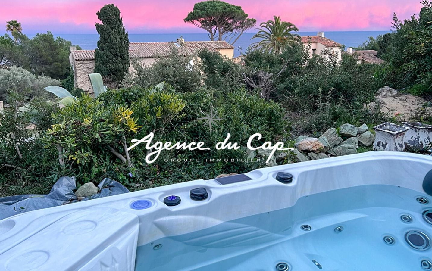 A VENDRE : Villa 6 pièces avec 4 chambres dont une suite parentale – Vue mer – Garage et piscine – Les Issambres Image 14