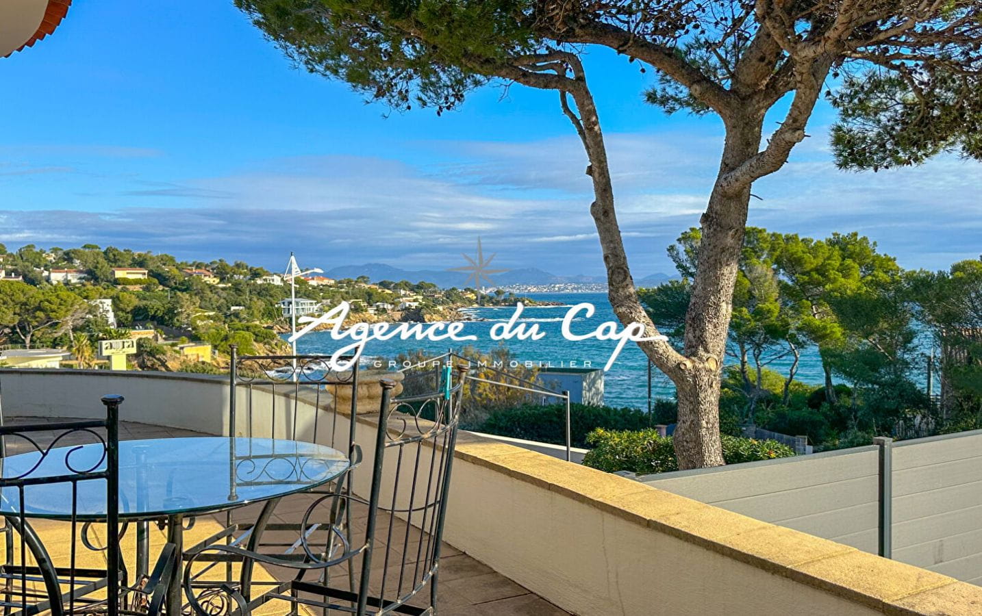 A VENDRE : Villa 6 pièces avec 4 chambres dont une suite parentale – Vue mer – Garage et piscine – Les Issambres Image 0