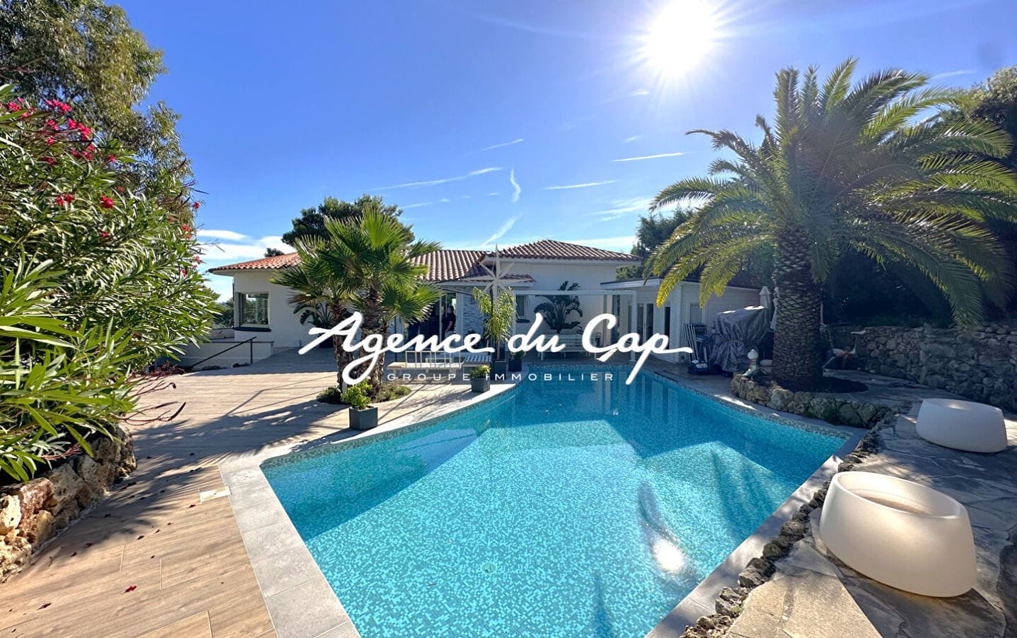 A VENDRE : Villa 6 pièces avec 4 chambres dont une suite parentale – Vue mer – Garage et piscine – Les Issambres Image 4