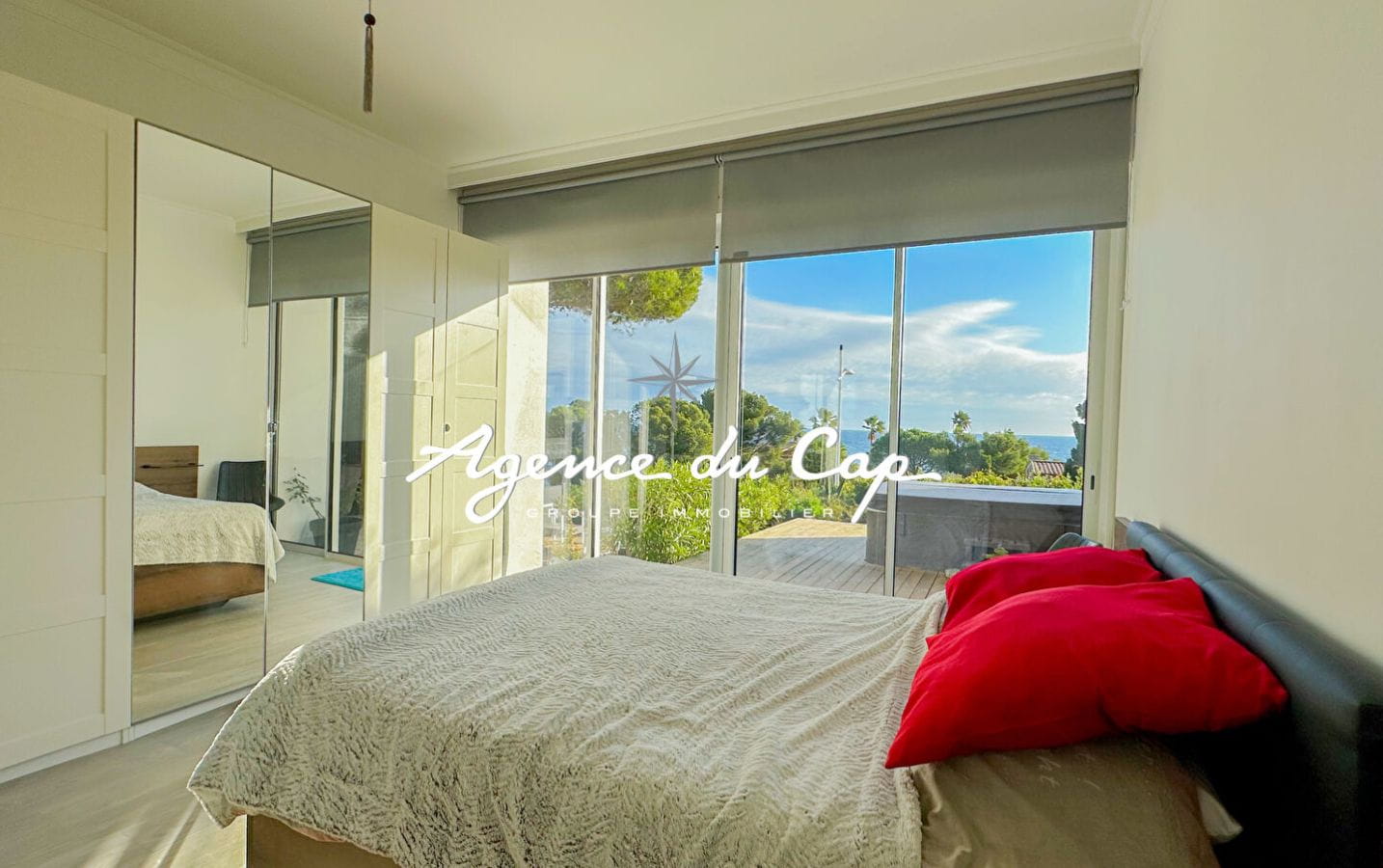 A VENDRE : Villa 6 pièces avec 4 chambres dont une suite parentale – Vue mer – Garage et piscine – Les Issambres Image 7