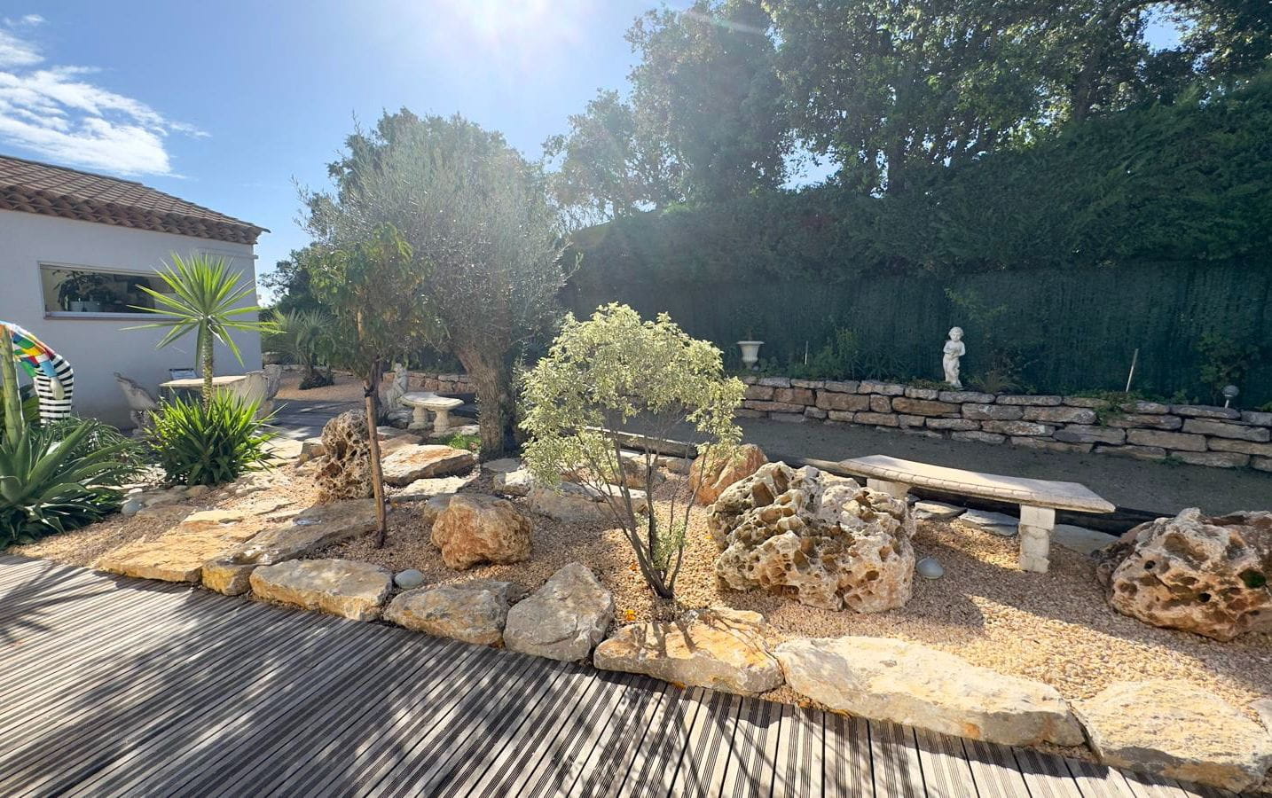 VILLA À VENDRE DE 148 M² AVEC PISCINE SOUS-SOL JOLI JARDIN ET VUE MER, À SAINT-AYGULF Image 10