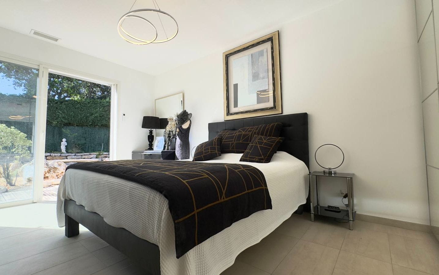 VILLA À VENDRE DE 148 M² AVEC PISCINE SOUS-SOL JOLI JARDIN ET VUE MER, À SAINT-AYGULF Image 5