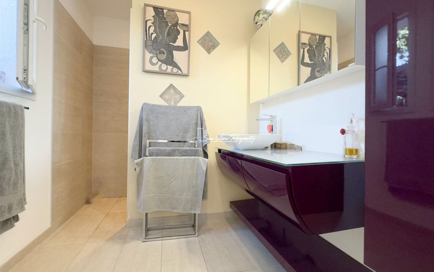 VILLA À VENDRE DE 148 M² AVEC PISCINE SOUS-SOL JOLI JARDIN ET VUE MER, À SAINT-AYGULF Image 6