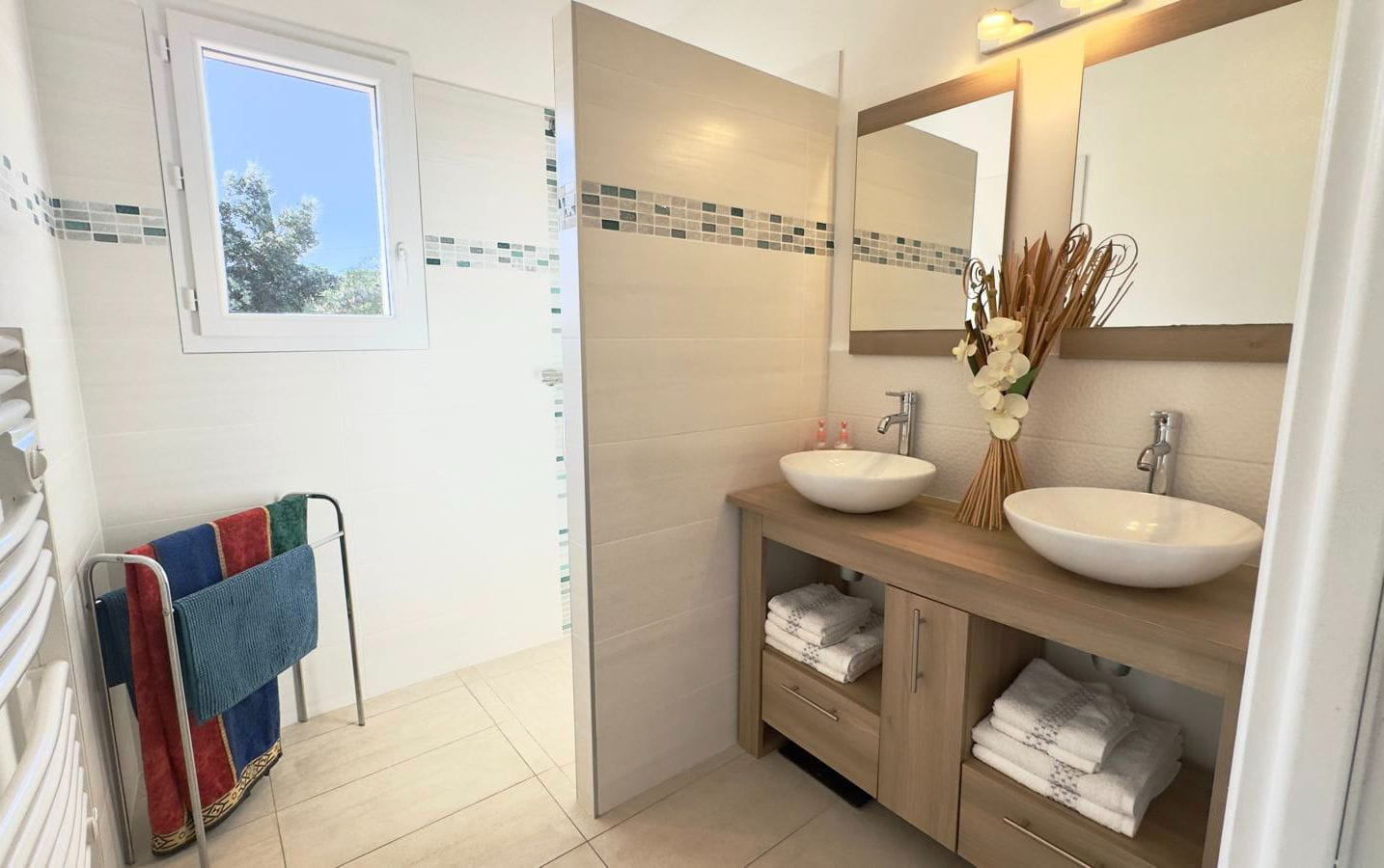 VILLA À VENDRE DE 148 M² AVEC PISCINE SOUS-SOL JOLI JARDIN ET VUE MER, À SAINT-AYGULF Image 8