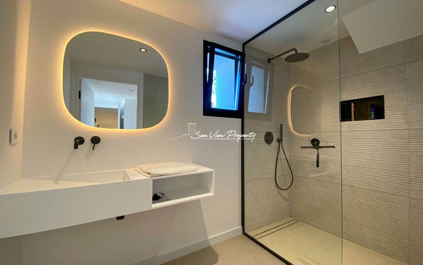 À VENDRE PROPRIÉTÉ MODERNE AVEC VUE MER PANORAMIQUE, 5 CHAMBRES, PISCINE, DOUBLE GARAGE, LES ISSAMBRES Image 11