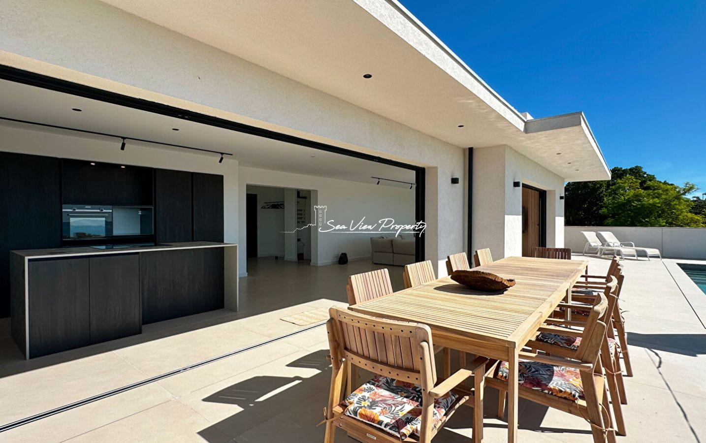 À VENDRE PROPRIÉTÉ MODERNE AVEC VUE MER PANORAMIQUE, 5 CHAMBRES, PISCINE, DOUBLE GARAGE, LES ISSAMBRES Image 12