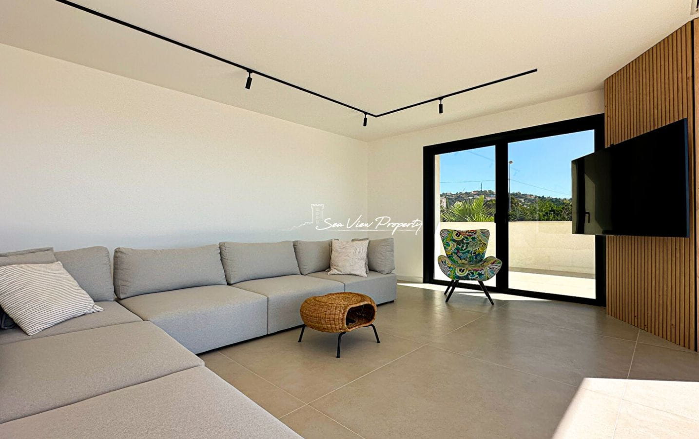 À VENDRE PROPRIÉTÉ MODERNE AVEC VUE MER PANORAMIQUE, 5 CHAMBRES, PISCINE, DOUBLE GARAGE, LES ISSAMBRES Image 5