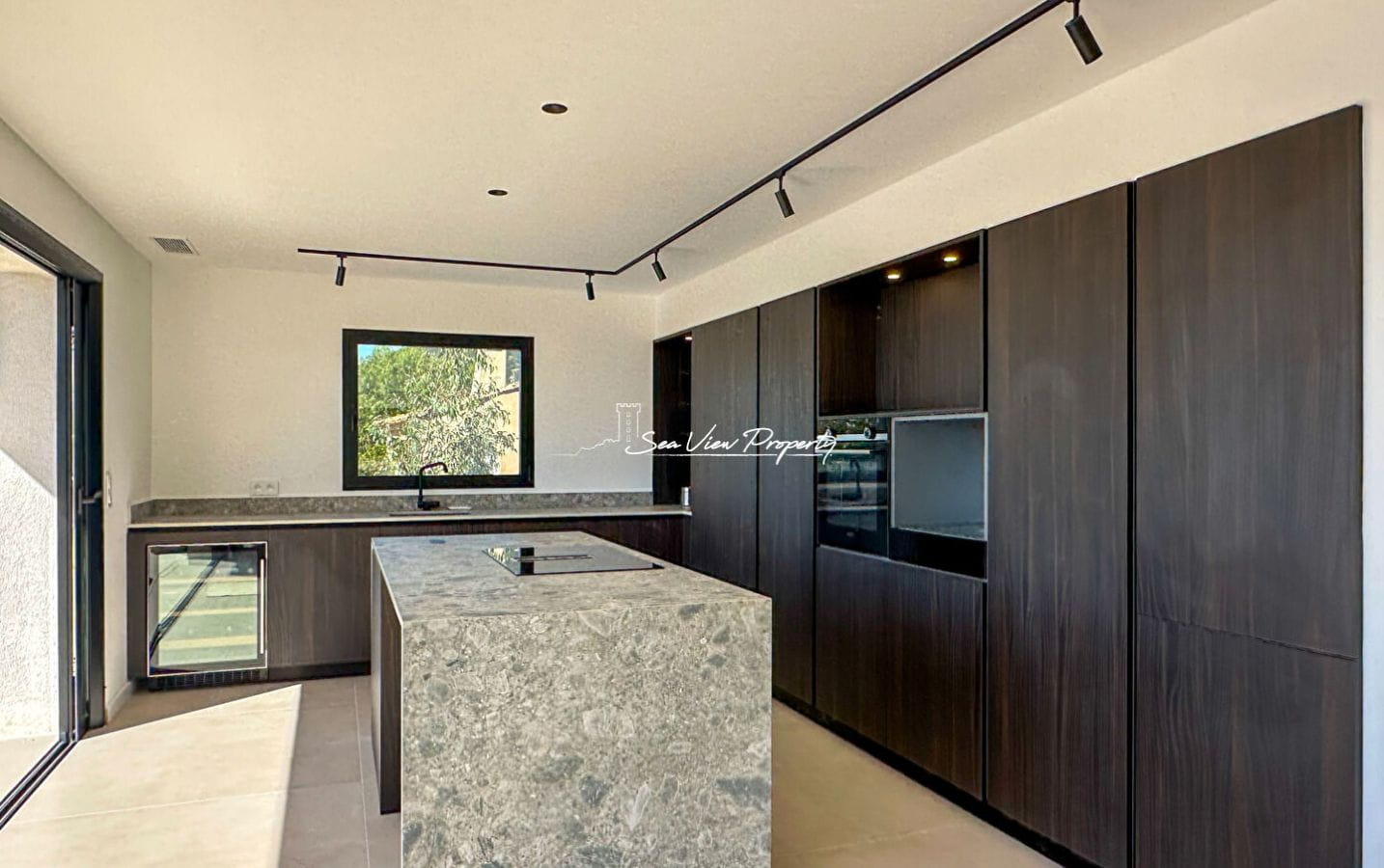 À VENDRE PROPRIÉTÉ MODERNE AVEC VUE MER PANORAMIQUE, 5 CHAMBRES, PISCINE, DOUBLE GARAGE, LES ISSAMBRES Image 7