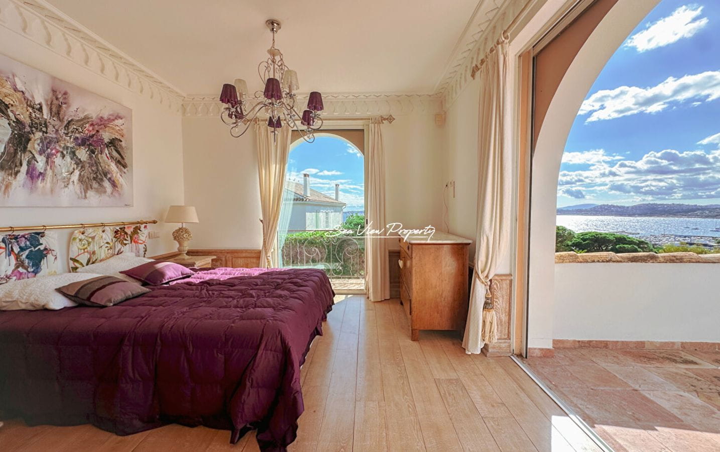 À VENDRE VILLA AVEC VUE MER, 5 CHAMBRES, HAMMAM, SALLE DE CINÉMA, GARAGE ET PISCINE À DÉBORDEMENT, À QUELQUES PAS DU CENTRE-VILLE DES ISSAMBRES Image 11