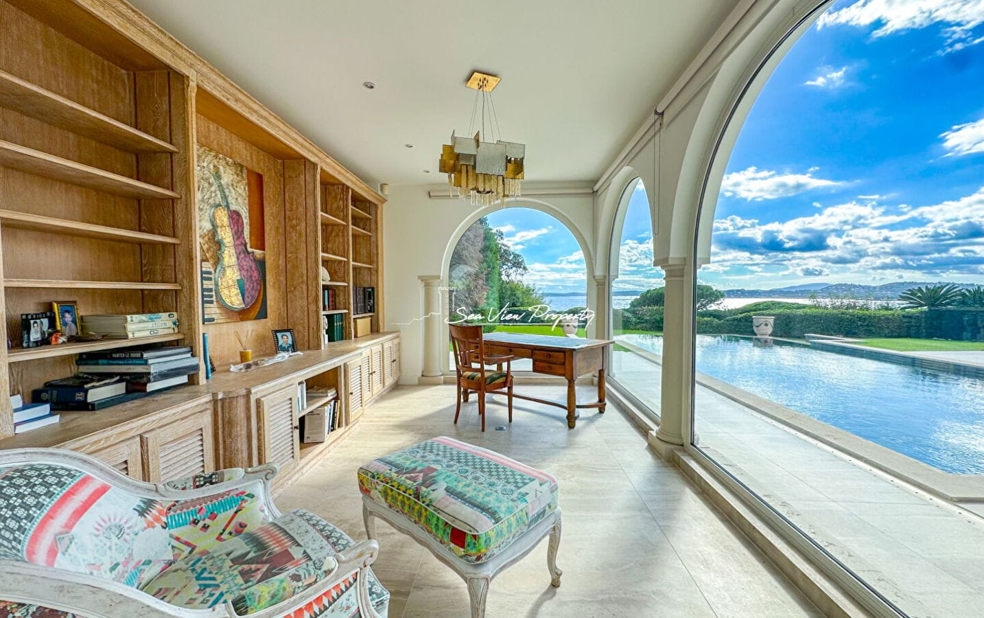 À VENDRE VILLA AVEC VUE MER, 5 CHAMBRES, HAMMAM, SALLE DE CINÉMA, GARAGE ET PISCINE À DÉBORDEMENT, À QUELQUES PAS DU CENTRE-VILLE DES ISSAMBRES Image 6