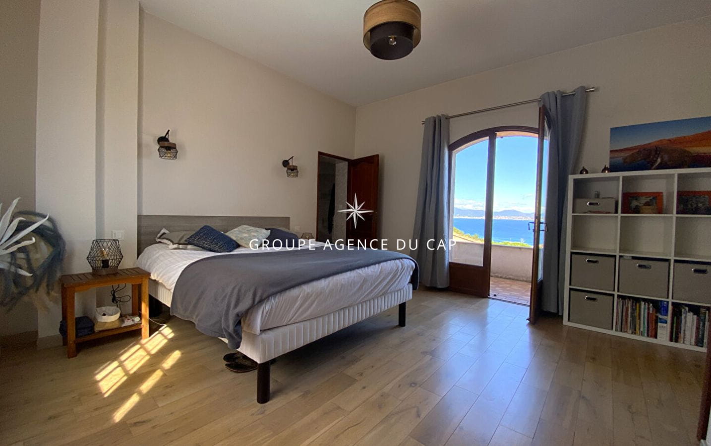 À VENDRE VILLA PROVENÇALE VUE MER À PIED DES PLAGES AVEC PISCINE ET GARAGE, LES ISSAMBRES Image 6