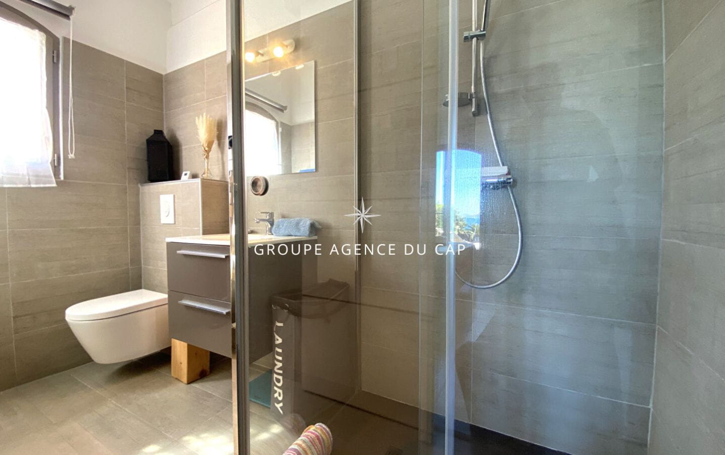 À VENDRE VILLA PROVENÇALE VUE MER À PIED DES PLAGES AVEC PISCINE ET GARAGE, LES ISSAMBRES Image 7