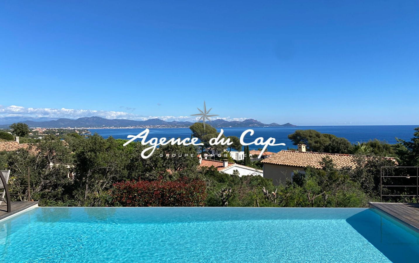 LES ISSAMBRES FOR SALE PROVENCAL VILLA WITH SEA VIEW ON FOOT OF THE BEACHES WITH POOL AND GARAGE Image 1