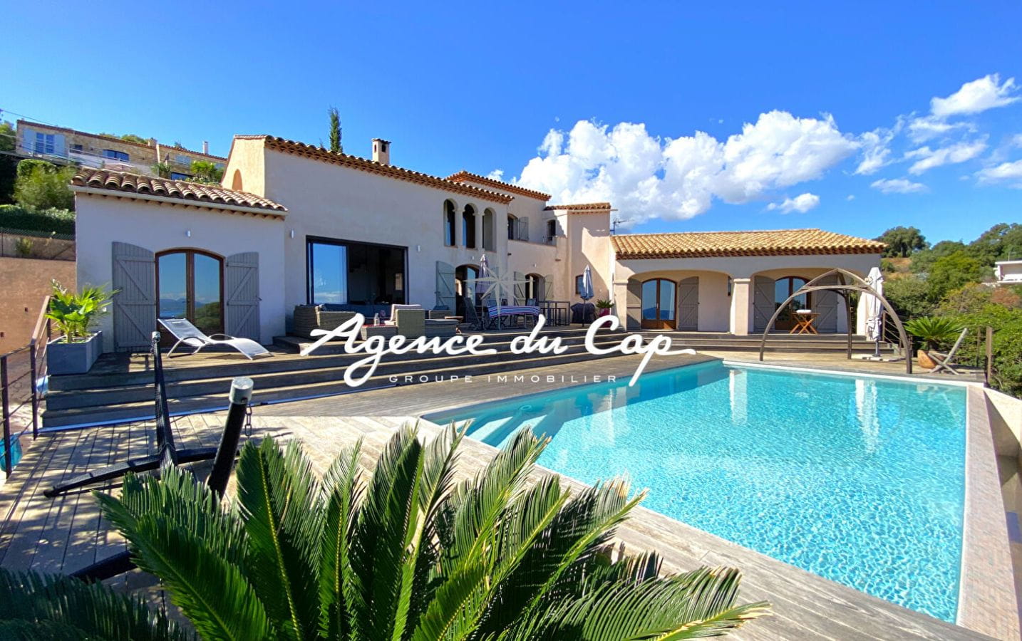 LES ISSAMBRES FOR SALE PROVENCAL VILLA WITH SEA VIEW ON FOOT OF THE BEACHES WITH POOL AND GARAGE Image 0