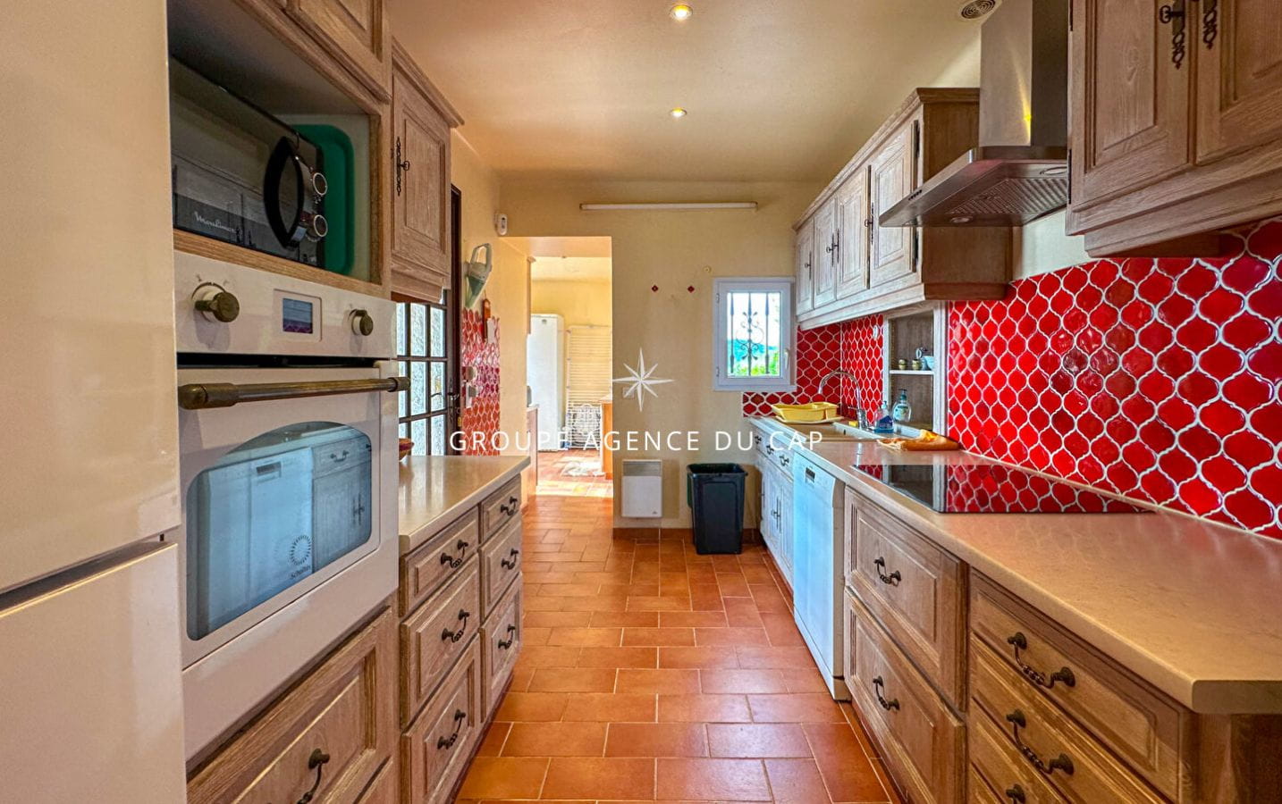 SOUS COMPROMIS , À VENDRE VILLA VUE MER PANORAMIQUE PISCINE PARKINGS ANNEXE, LES ISSAMBRES Image 4