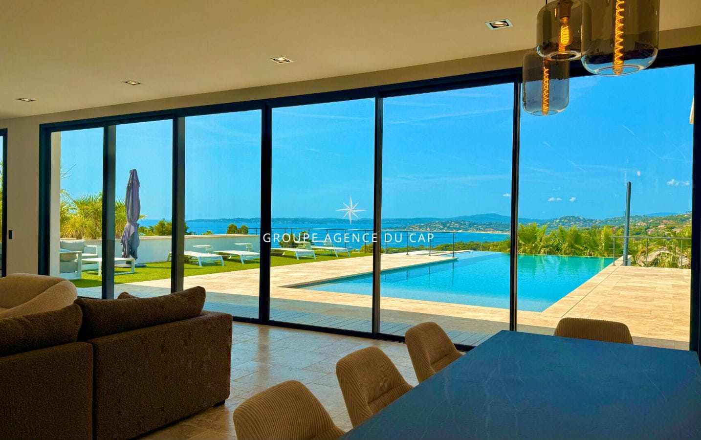 LES ISSAMBRES VILLA LUXUEUSE VUE MER PANORAMIQUE 7 CHAMBRES AVEC GARAGE 4  VOITURES PISCINE INTÉRIEURE ET EXTÉRIEURE Image 6