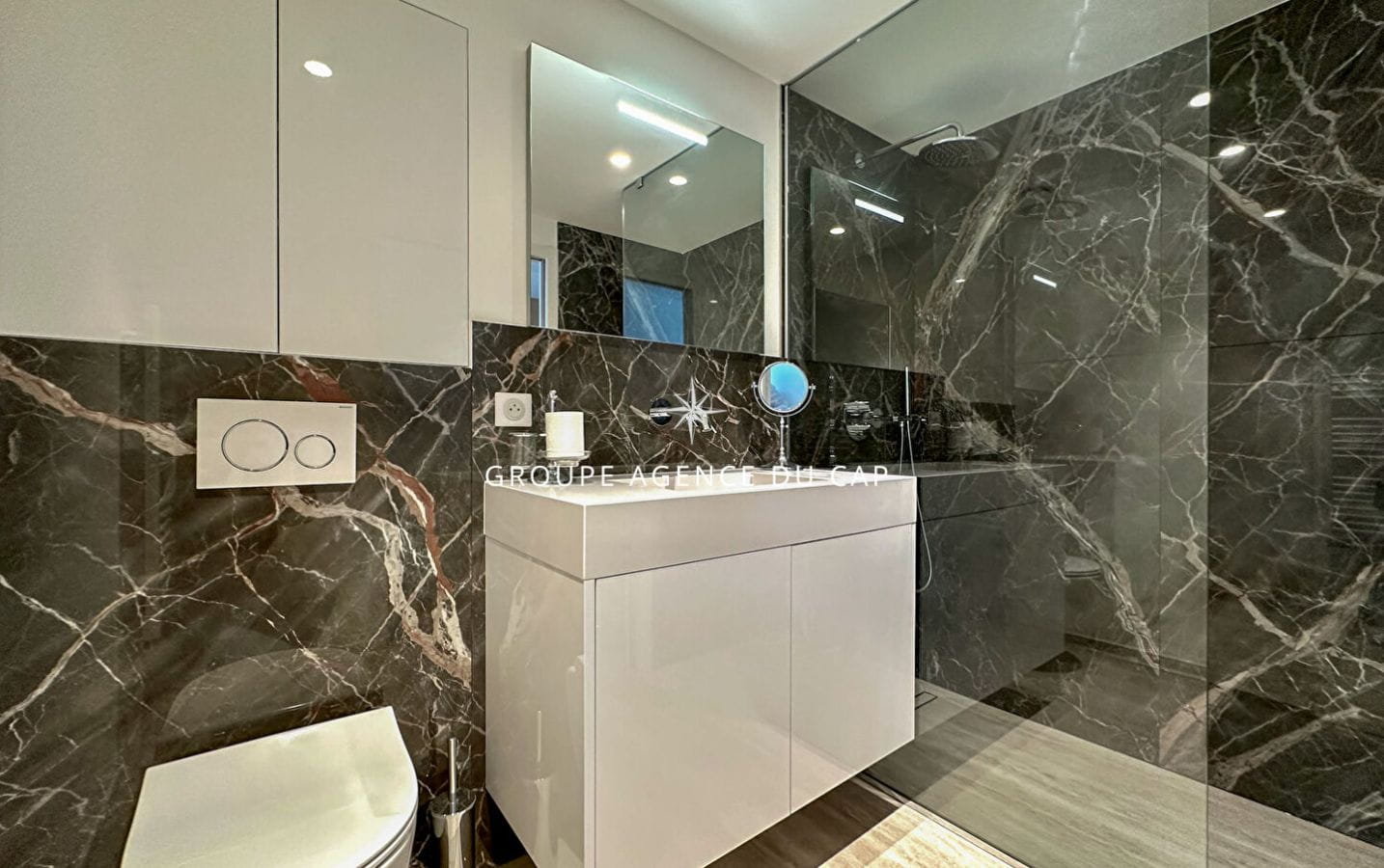 À VENDRE VILLA VUE MER 330 M2 AVEC 5 CHAMBRES GRAND GARAGE PISCINE ET JACUZZI, LES ISSAMBRES Image 11