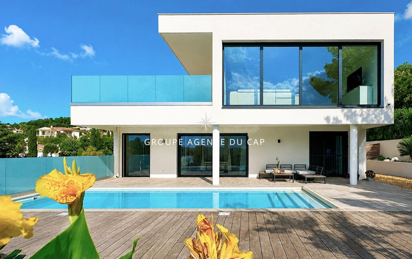 À VENDRE VILLA VUE MER 330 M2 AVEC 5 CHAMBRES GRAND GARAGE PISCINE ET JACUZZI, LES ISSAMBRES Image 0