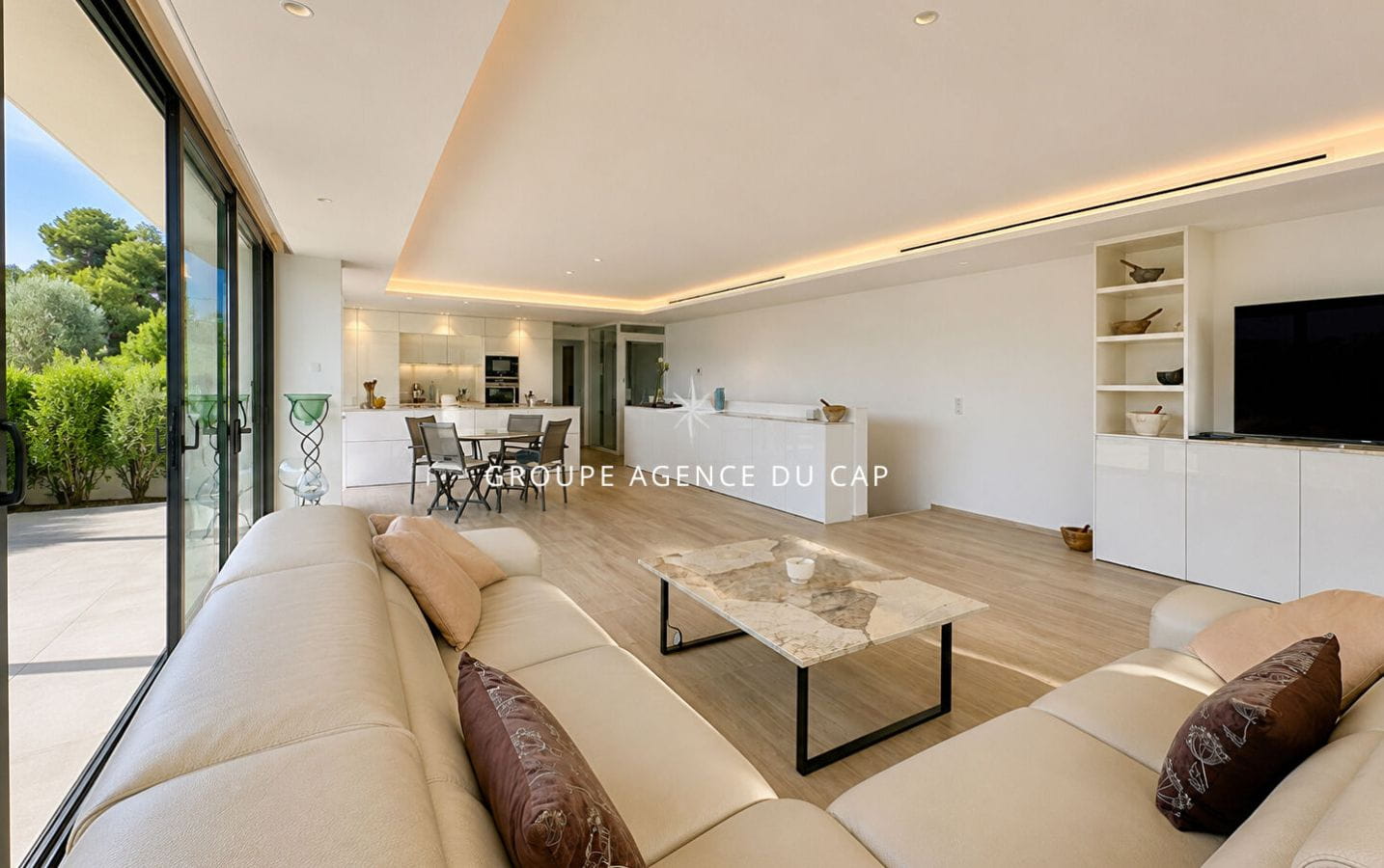 À VENDRE VILLA VUE MER 330 M2 AVEC 5 CHAMBRES GRAND GARAGE PISCINE ET JACUZZI, LES ISSAMBRES Image 3