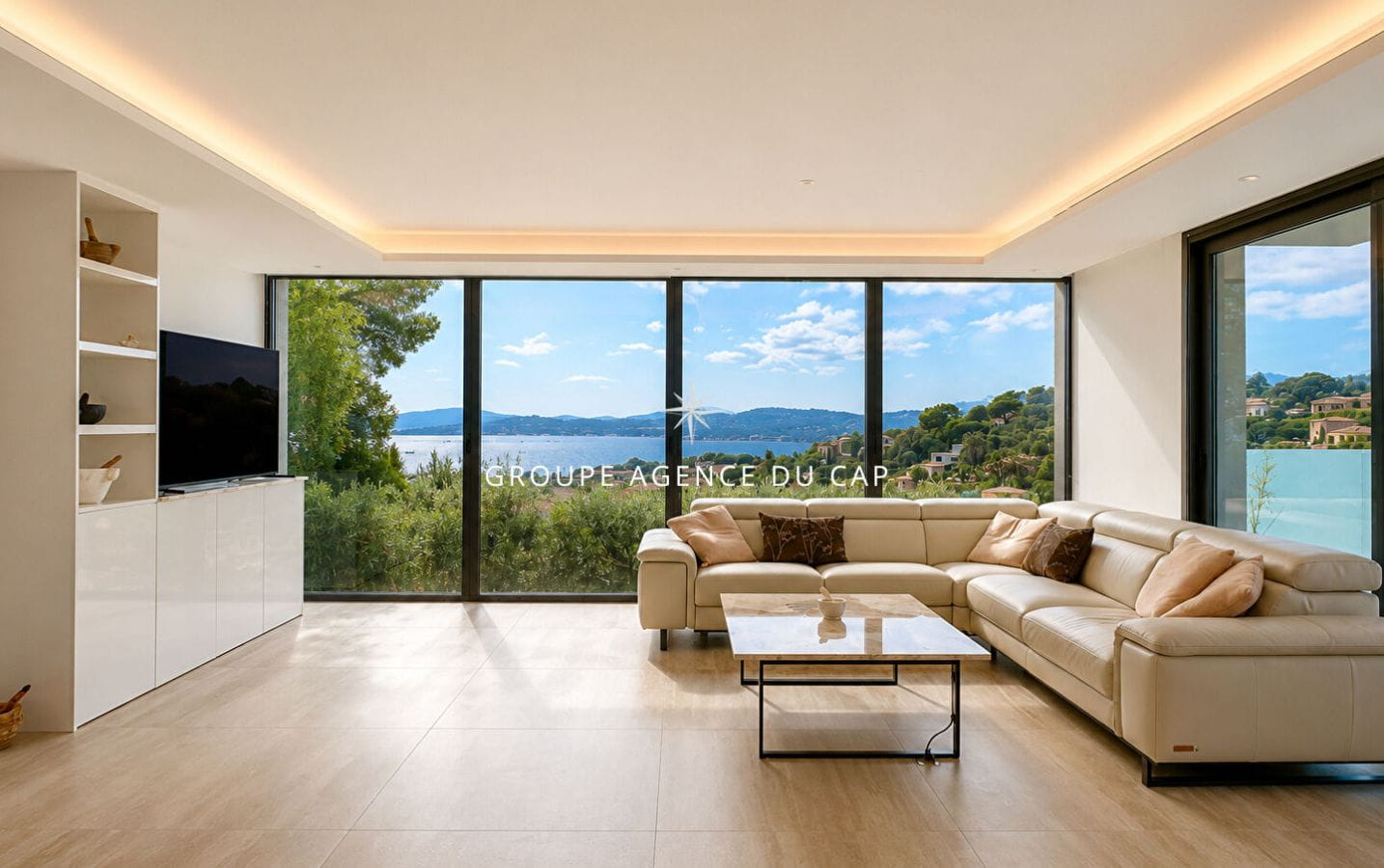 À VENDRE VILLA VUE MER 330 M2 AVEC 5 CHAMBRES GRAND GARAGE PISCINE ET JACUZZI, LES ISSAMBRES Image 4