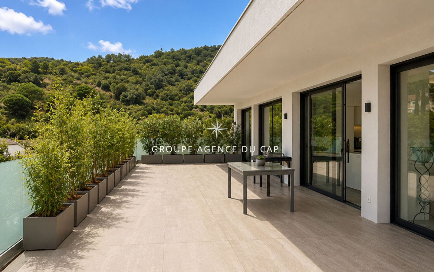 À VENDRE VILLA VUE MER 330 M2 AVEC 5 CHAMBRES GRAND GARAGE PISCINE ET JACUZZI, LES ISSAMBRES Image 6