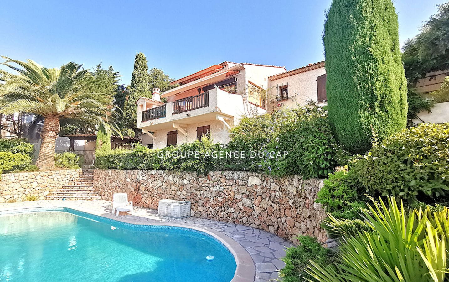 À vendre villa 7 pièces environ 200 m2 avec vue mer et piscine aux Issambres Image 2