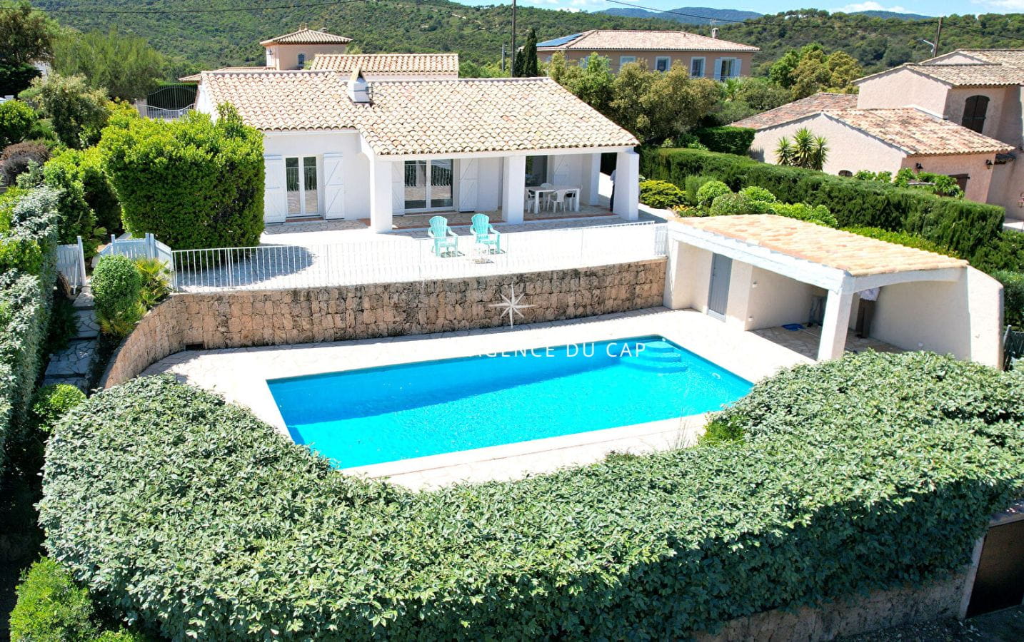 À VENDRE VILLA PLAIN PIED VUE MER PANORAMIQUE 3 CHAMBRES PISCINE GARAGE À SAINT AYGULF Image 0