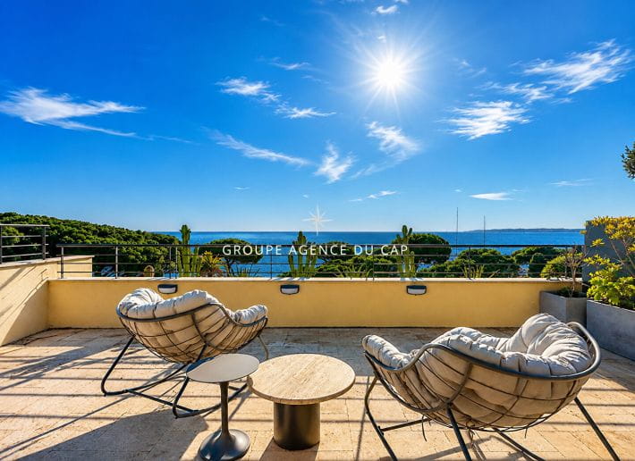 APPARTEMENT ROOF TOP 4 PIÈCES 177M2 VUE MER, AUX ISSAMBRES