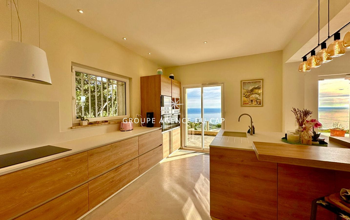 VILLA AVEC VUE MER PANORAMIQUE PISCINE ET GARAGE, AUX ISSAMBRES Image 6