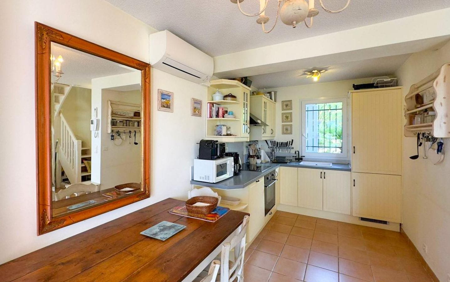 LES ISSAMBRES VILLA A VENDRE 3 PIECES A PIED DES PLAGES AVEC PISCINE GARAGE ET PLACE DE PARKING Image 3