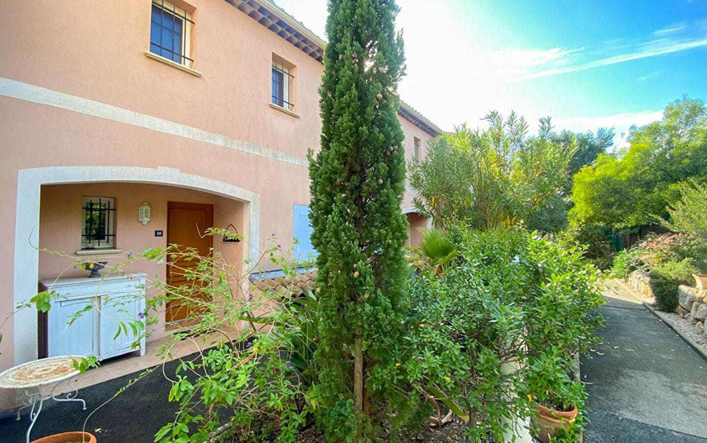 LES ISSAMBRES VILLA A VENDRE 3 PIECES A PIED DES PLAGES AVEC PISCINE GARAGE ET PLACE DE PARKING Image 8