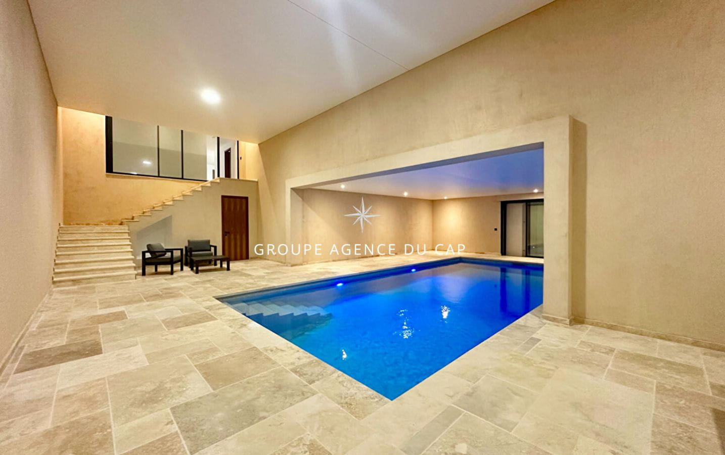 LES ISSAMBRES VILLA LUXUEUSE VUE MER PANORAMIQUE 7 CHAMBRES AVEC GARAGE 4  VOITURES PISCINE INTÉRIEURE ET EXTÉRIEURE Image 12