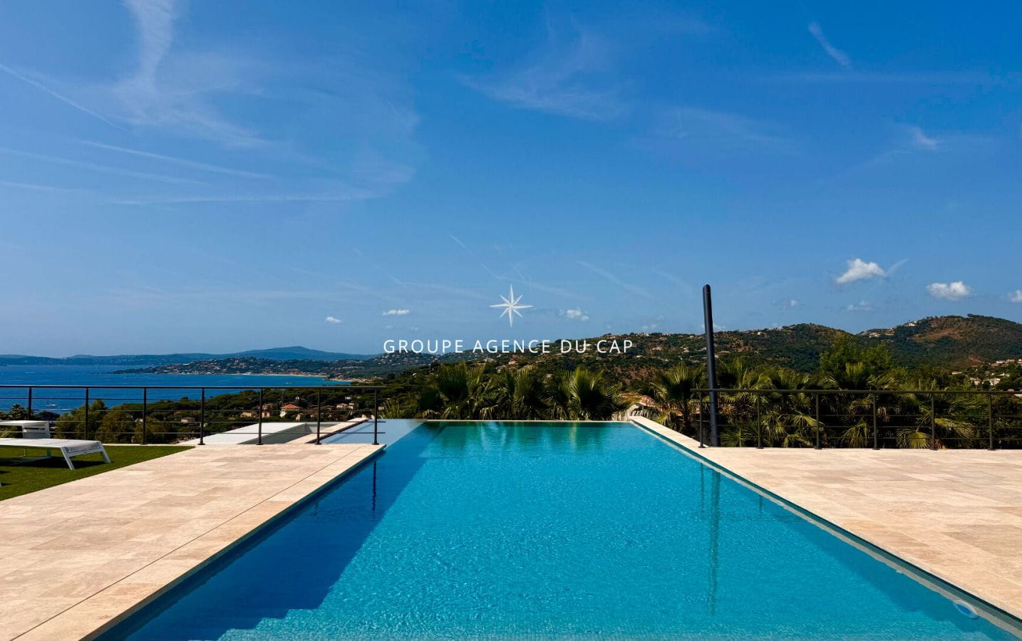 LES ISSAMBRES VILLA LUXUEUSE VUE MER PANORAMIQUE 7 CHAMBRES AVEC GARAGE 4  VOITURES PISCINE INTÉRIEURE ET EXTÉRIEURE Image 13