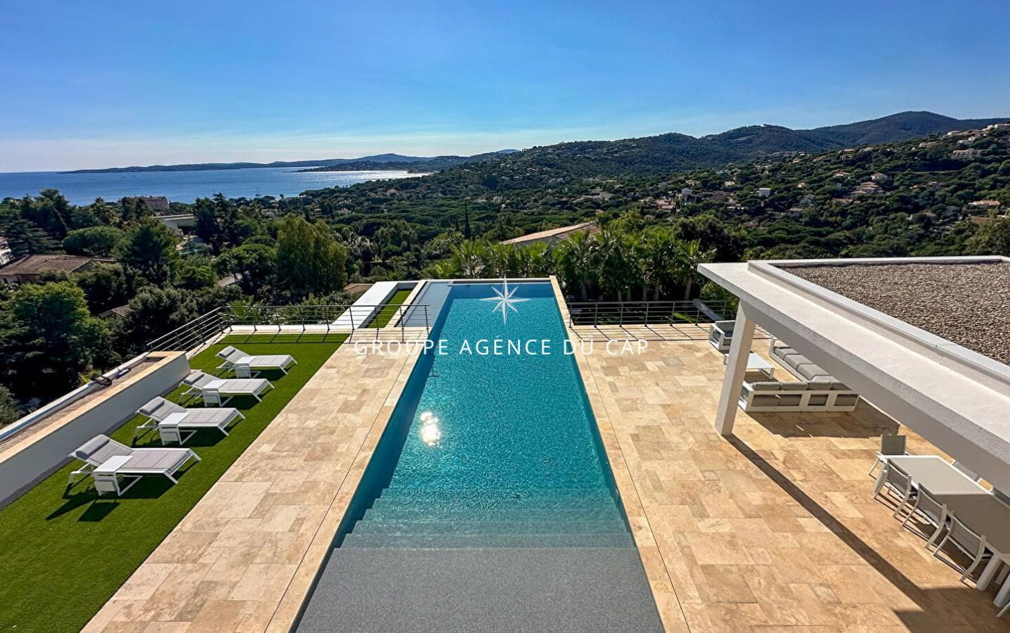 LES ISSAMBRES VILLA LUXUEUSE VUE MER PANORAMIQUE 7 CHAMBRES AVEC GARAGE 4  VOITURES PISCINE INTÉRIEURE ET EXTÉRIEURE Image 14