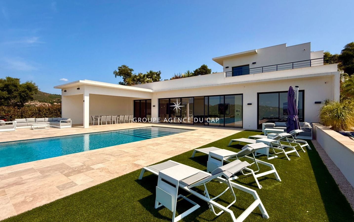 LES ISSAMBRES VILLA LUXUEUSE VUE MER PANORAMIQUE 7 CHAMBRES AVEC GARAGE 4  VOITURES PISCINE INTÉRIEURE ET EXTÉRIEURE Image 2