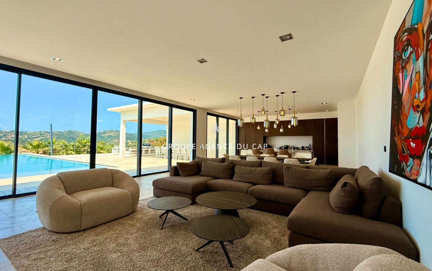 LES ISSAMBRES VILLA LUXUEUSE VUE MER PANORAMIQUE 7 CHAMBRES AVEC GARAGE 4  VOITURES PISCINE INTÉRIEURE ET EXTÉRIEURE Image 6