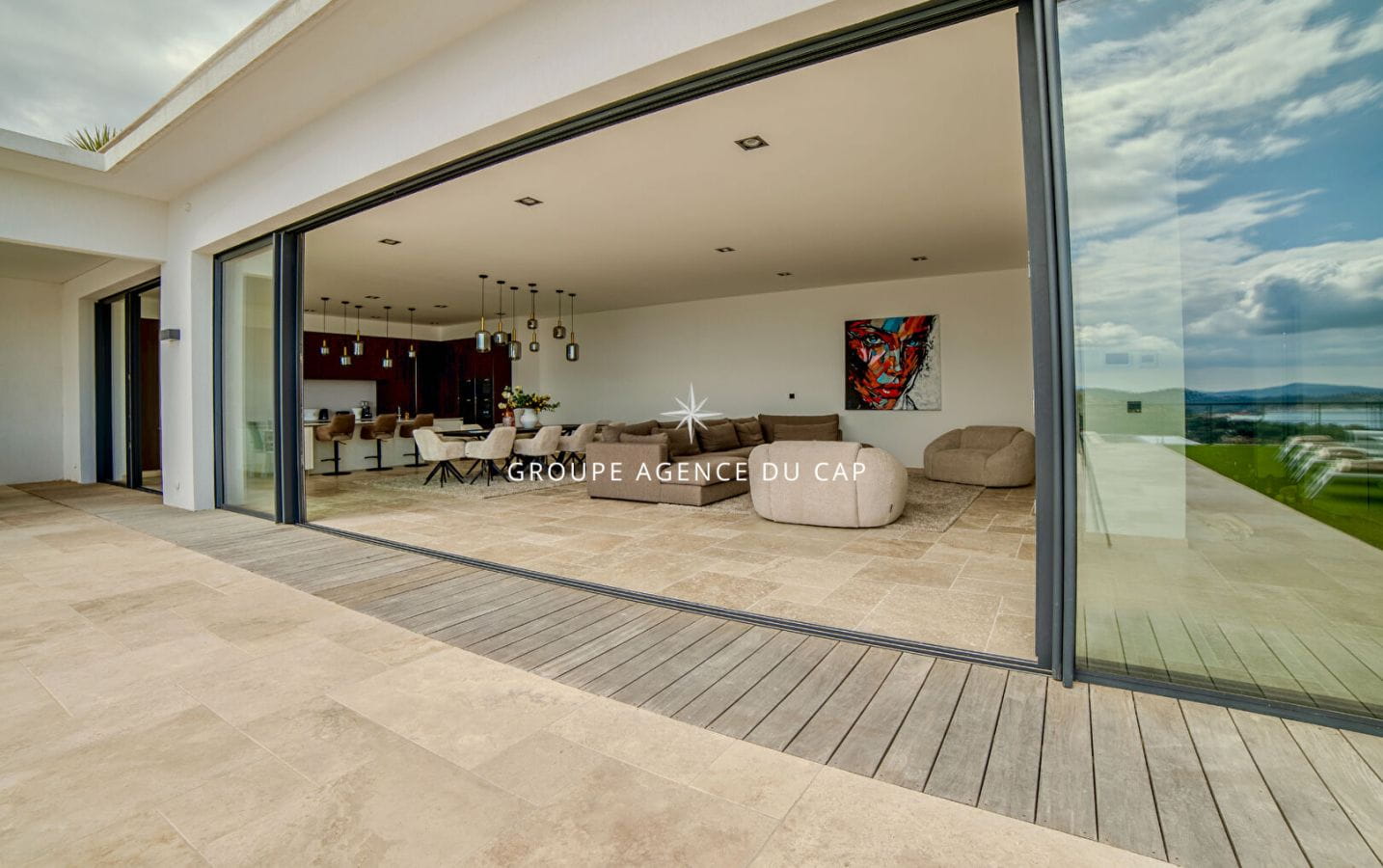 LES ISSAMBRES VILLA LUXUEUSE VUE MER PANORAMIQUE 7 CHAMBRES AVEC GARAGE 4  VOITURES PISCINE INTÉRIEURE ET EXTÉRIEURE Image 8