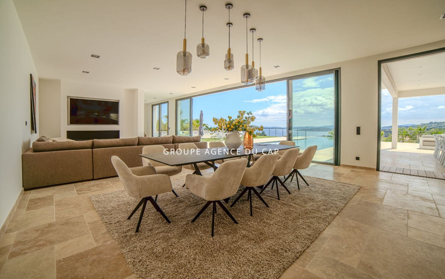 LES ISSAMBRES VILLA LUXUEUSE VUE MER PANORAMIQUE 7 CHAMBRES AVEC GARAGE 4  VOITURES PISCINE INTÉRIEURE ET EXTÉRIEURE Image 9