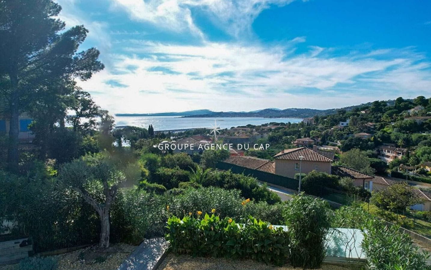 À VENDRE VILLA VUE MER 330 M2 AVEC 5 CHAMBRES GRAND GARAGE PISCINE ET JACUZZI, LES ISSAMBRES Image 1