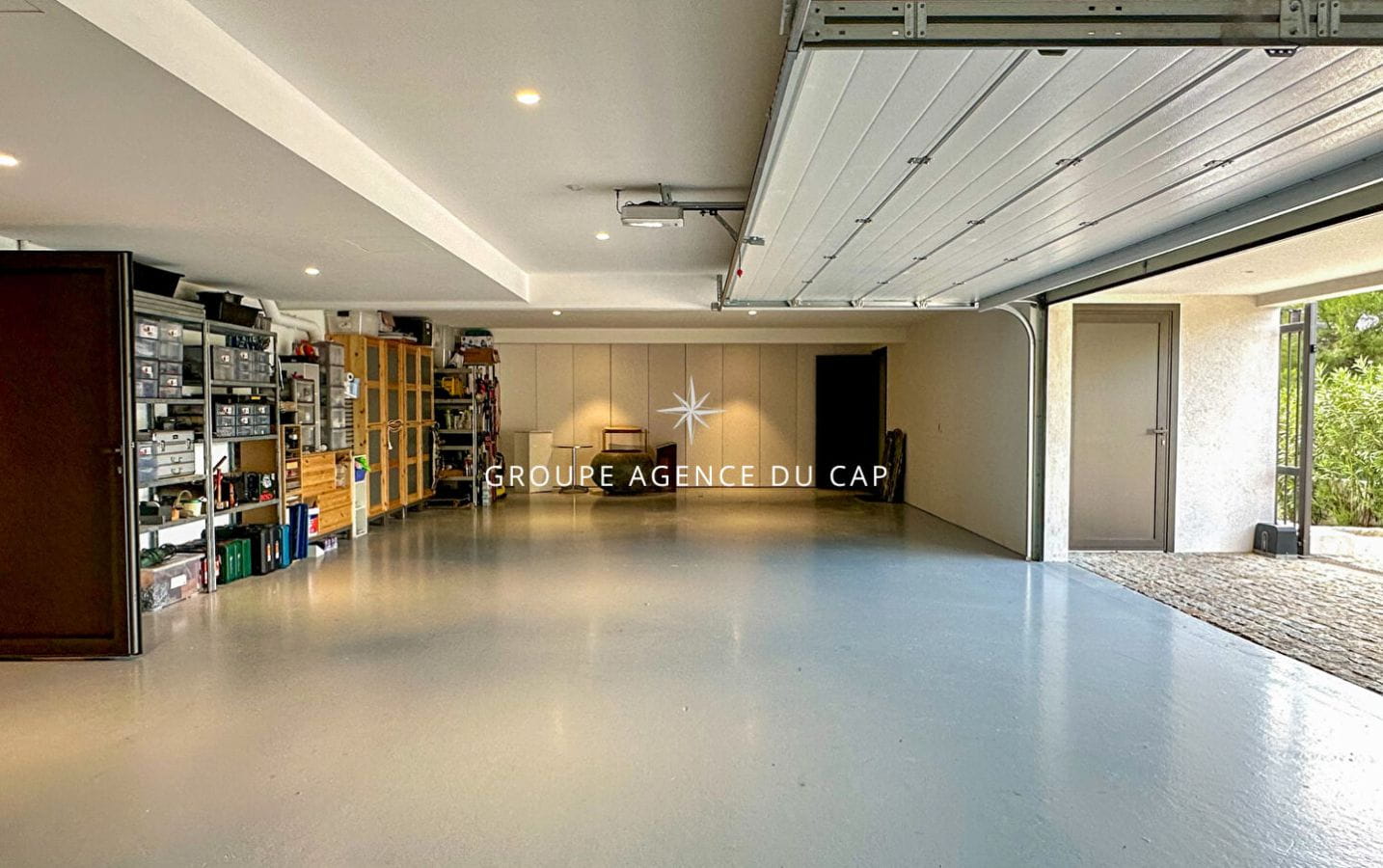 À VENDRE VILLA VUE MER 330 M2 AVEC 5 CHAMBRES GRAND GARAGE PISCINE ET JACUZZI, LES ISSAMBRES Image 12